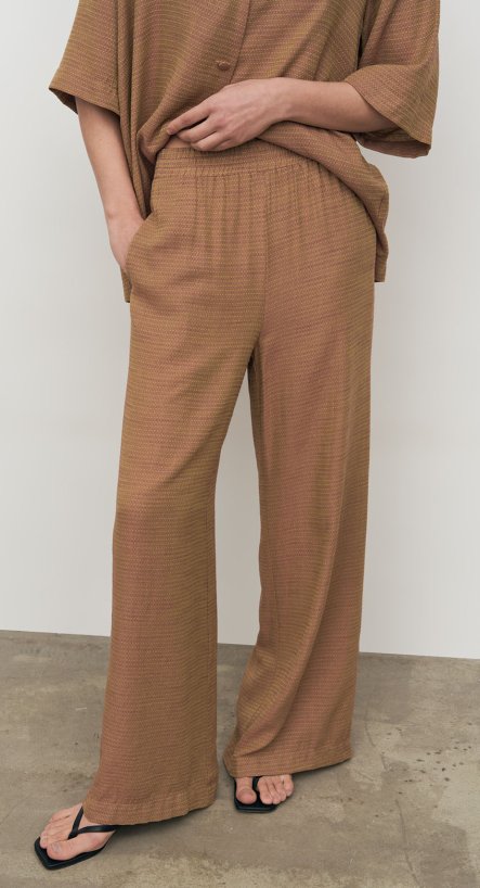 Широкие брюки с эластичным поясом