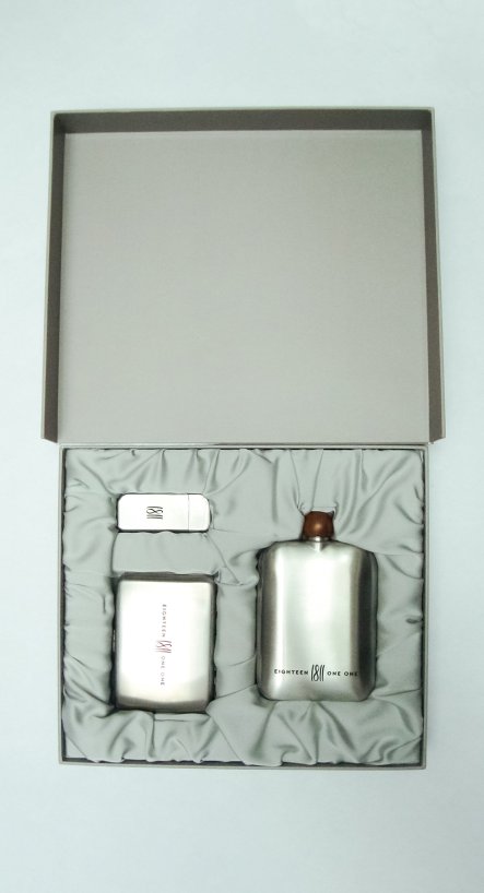 Портсигар, зажигалка, фляга