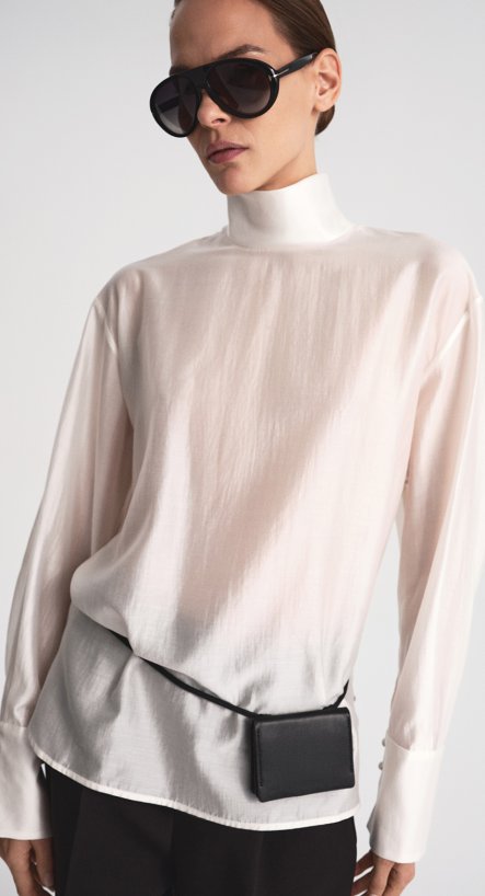 Блуза с воротником-стойкой