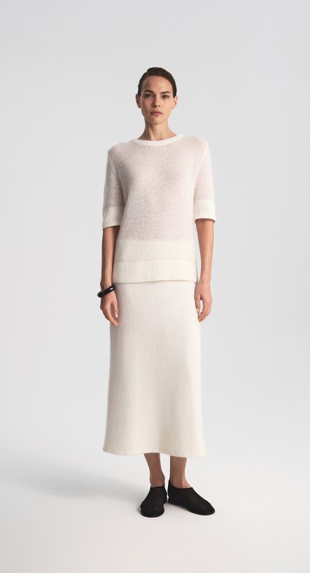 Костюм: пуловер и юбка миди