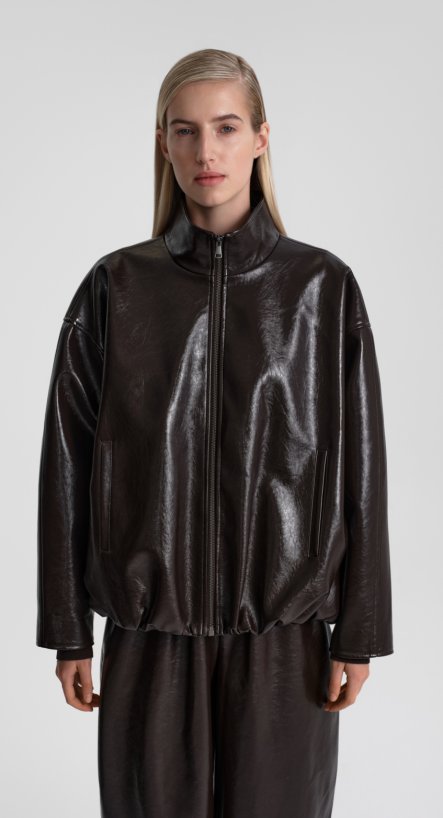 Бомбер из лакированной кожи
