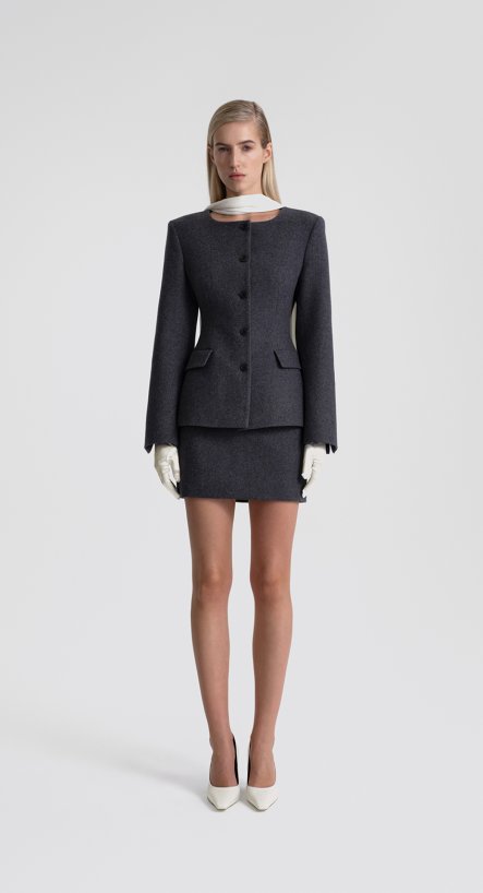 Костюм: жакет приталенный и юбка мини