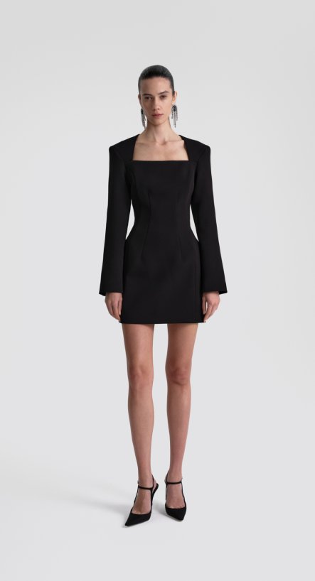 Платье с вырезом каре