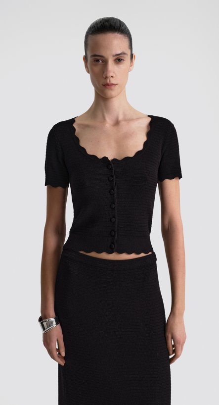 Топ с фигурным вырезом