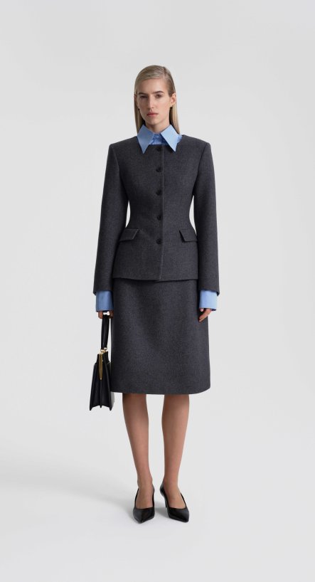 Костюм: жакет приталенный и юбка трапеция