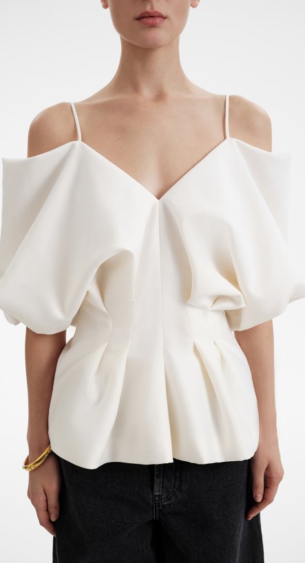 Блуза с открытыми плечами