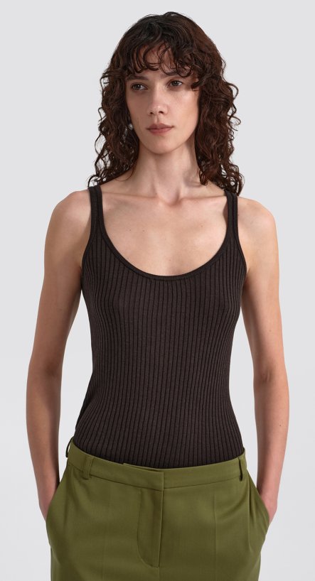 Топ на тонкиx бретелях