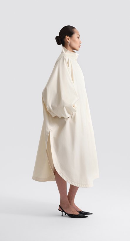 Плащ с объемным рукавом