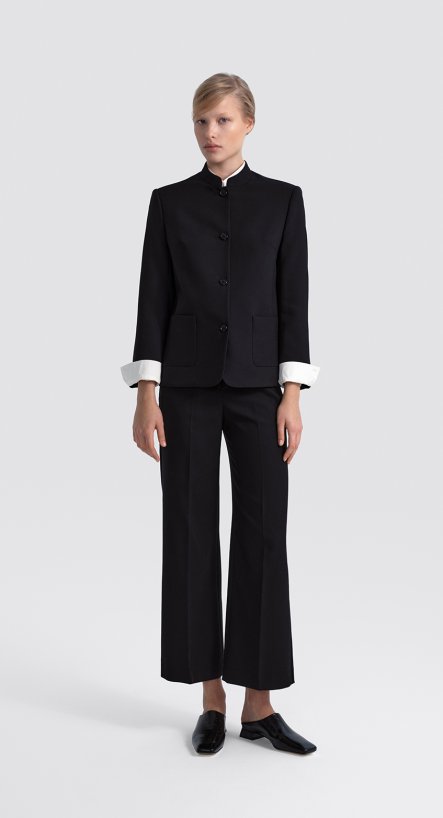 Костюм: жакет укороченный и брюки укороченные