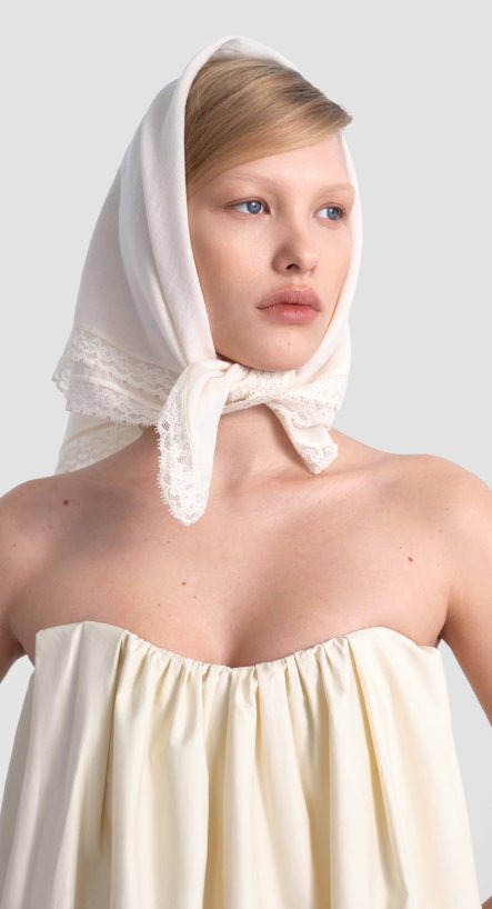 Платок с кружевом