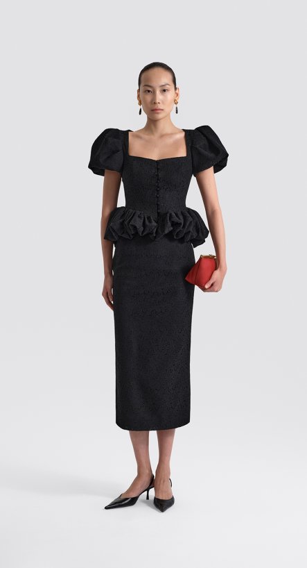 Костюм: блуза и юбка миди из кружева