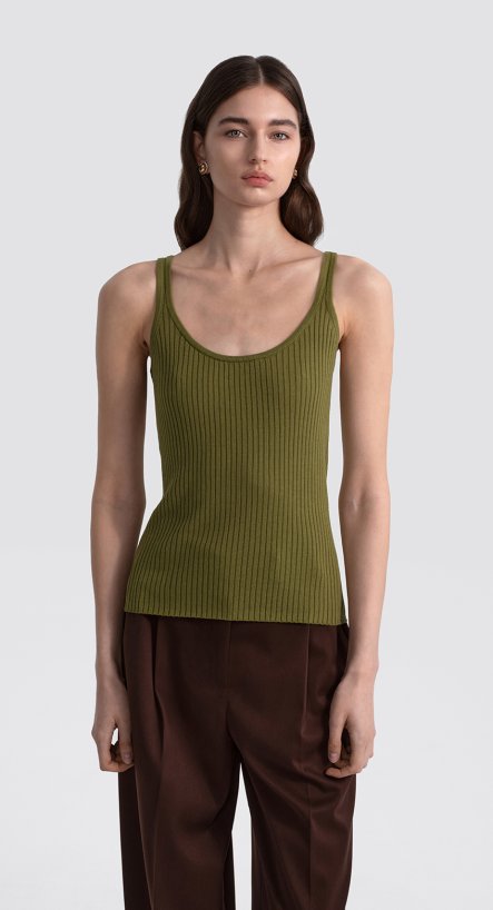 Топ на тонкиx бретелях